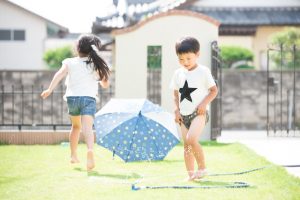 庭で遊ぼう！子どもたちが楽しく安全に遊べる庭づくりのアイデア