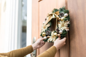 クリスマスが終わったらお正月の準備、手作りのしめ飾りを飾り、門扉から新年の門出を迎えませんか？