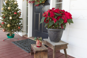 大人を感じさせるクリスマス、門扉やフェンスの飾りで楽しむ３つの方法
