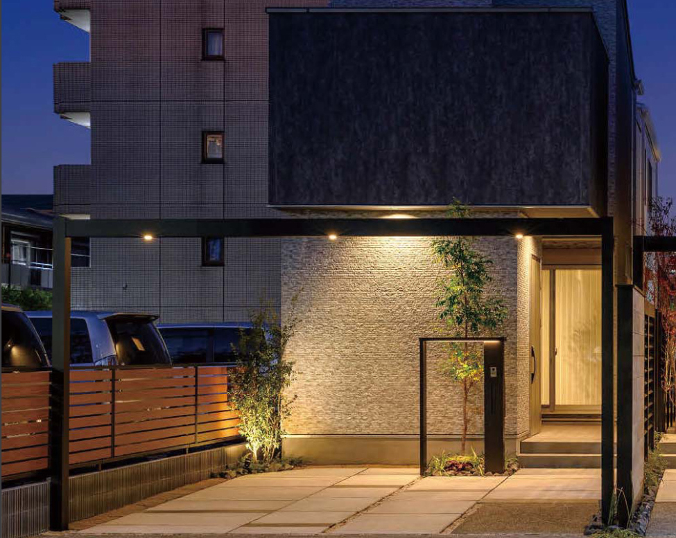 カーポートをおしゃれに見せる3つのポイント 床デザイン 植栽 照明にこだわろう ウチソトスタイル