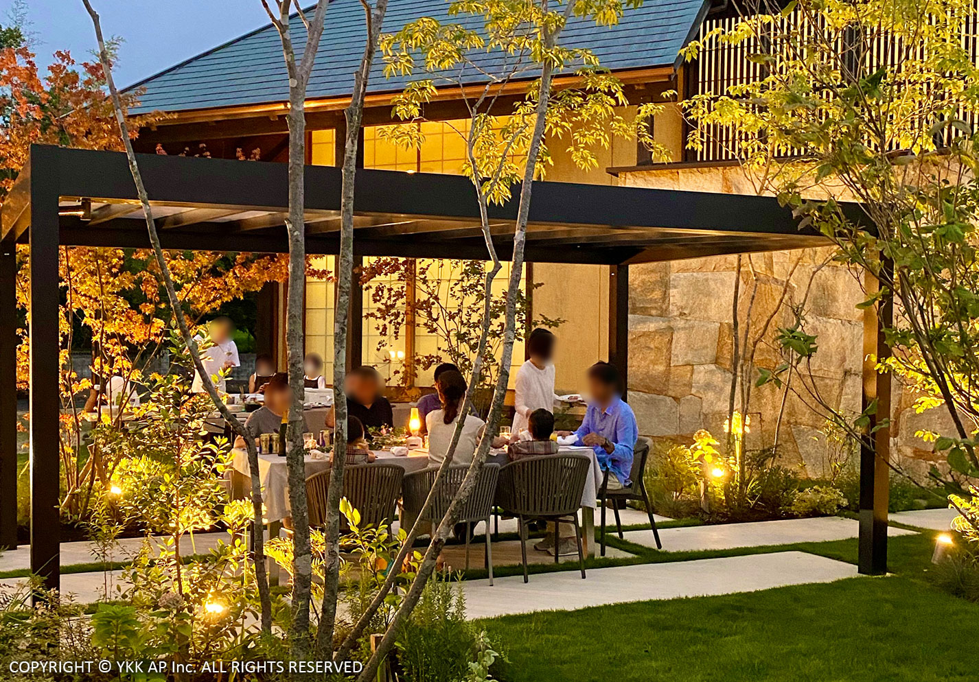 terrasse moderne Toronto Canada sol pierre garde-corps verre