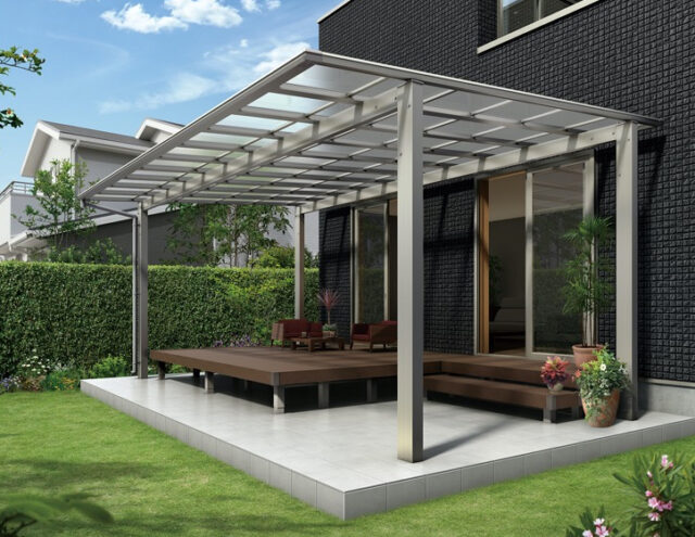 庭に屋根があるとできる7つのこと。テラス屋根のメリットと後付けリフォームできる製品