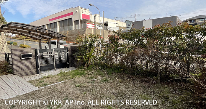 おしゃれな庭の目隠し施工事例集、デザインフェンスや塀、植栽で心落ち着く空間に【YKK AP2023年度コンテスト入賞作品より】