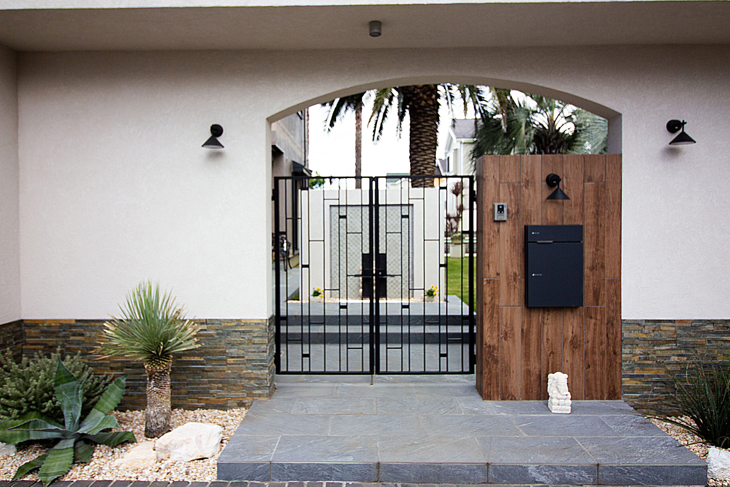 華に見せる外構デザイン、施工事例に学ぶ高級感を出す5つのポイント