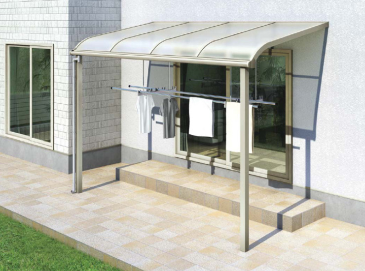 「バルコニー」に屋根を後付けしたい！ 設置するメリットと選び方、設置の注意点を解説