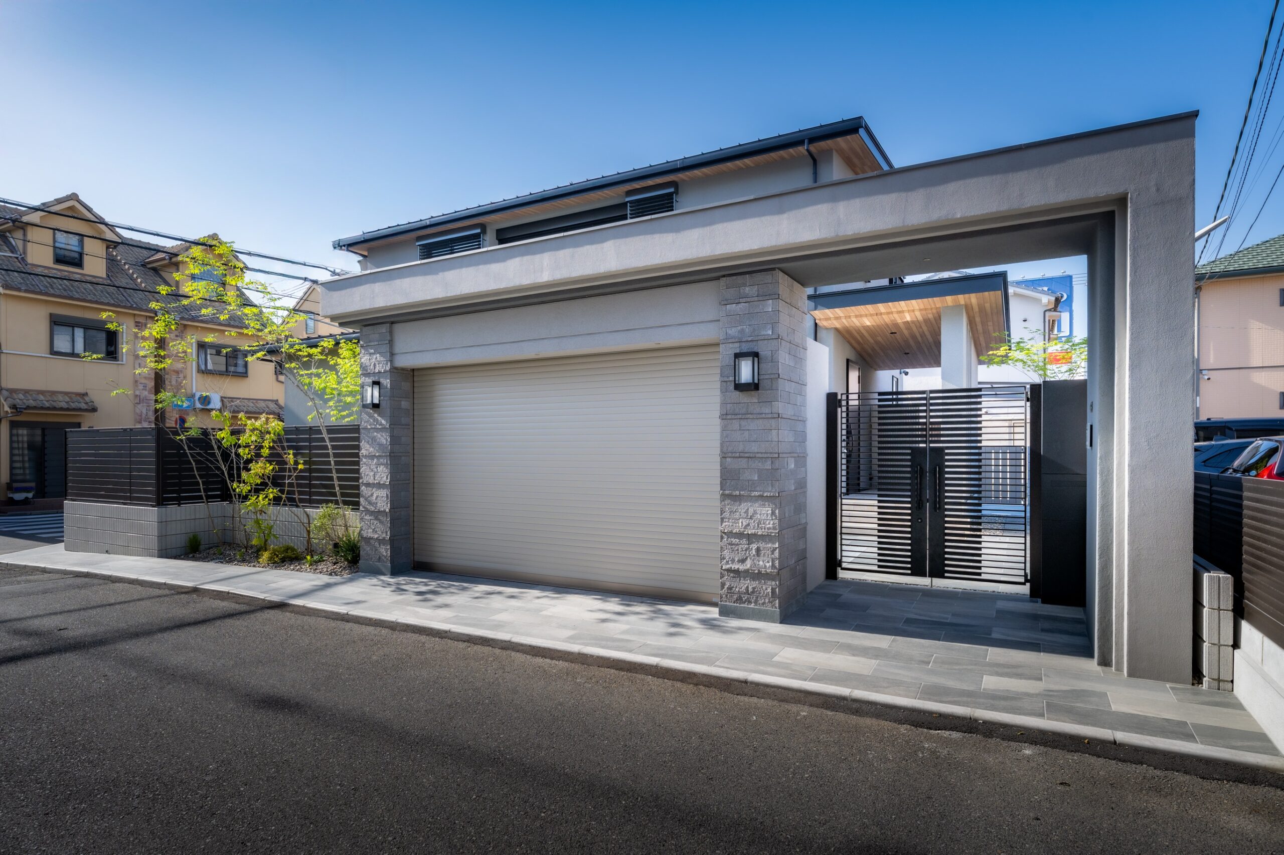 映える外構デザイン！シンプルモダンで豪華に見せる施工事例【YKK AP2025年コンテスト入賞作品より】