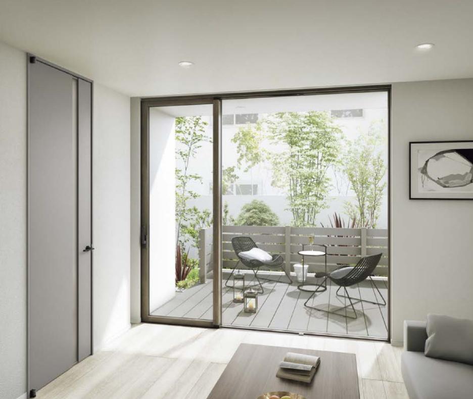 小さな庭スペースを活用する、ウッドデッキを使った庭デザインのアイディア