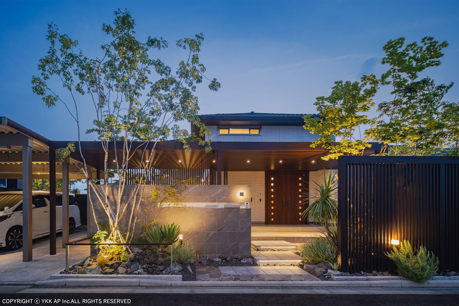 映える外構デザイン！シンプルモダンで豪華に見せる施工事例【YKK AP2025年コンテスト入賞作品より】