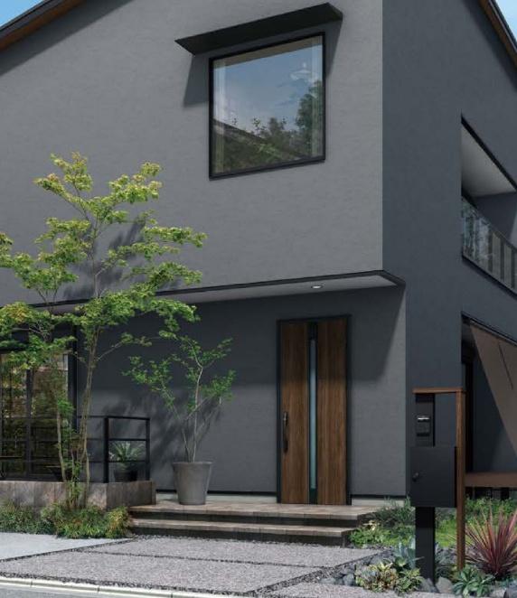 玄関アプローチをより素敵に。木調カラーで目隠しフェンスとコーディネートする。