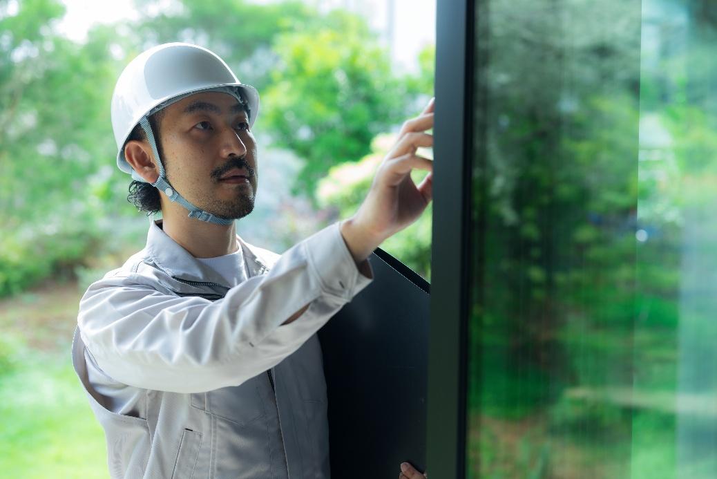 ウッドデッキをもっと使える空間に！ 屋根を後付けするメリットや失敗しないための注意点、YKK APのおすすめ商品のご紹介。