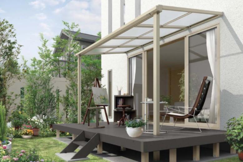 ウッドデッキをもっと使える空間に！ 屋根を後付けするメリットや失敗しないための注意点、YKK APのおすすめ商品のご紹介。